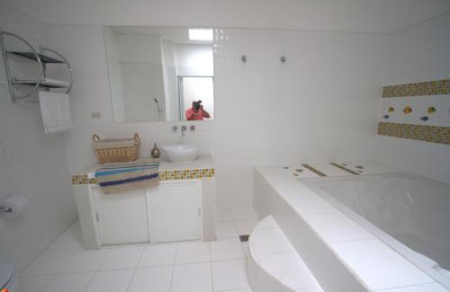 Bahia de la Academia House | Zurisadai
