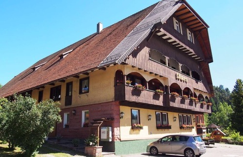 Tennenbronn Apartment | Zweibettzimmer 3 mit Dusche und WC