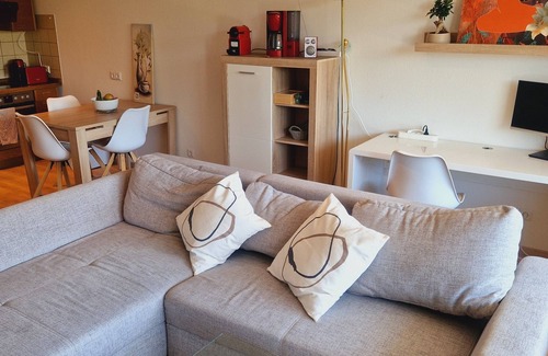 Itzum-Marienburg Apartment | Zweizimmerwohnung in Ruhiger Lage mit Balkon
