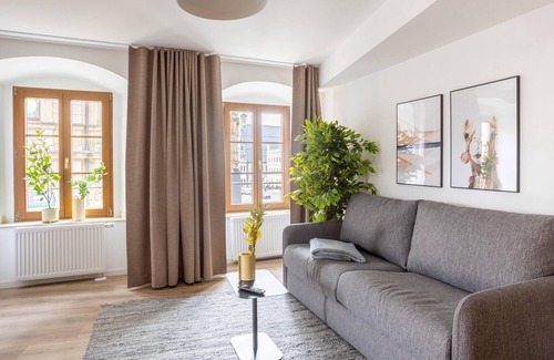 Zwickau Apartment | Zwickau Hauptmarkt | Suite XL + Sofa Bed (LT)