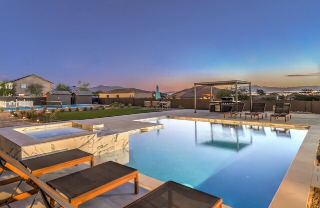 ᨒ CIELO Vegas Strip Views, Lux Oasis w Pool+Spa+Pickleball. Pet Friendly