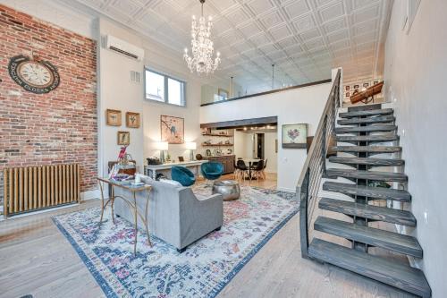 0776 Walk to Arkansas River Historic Palace Loft