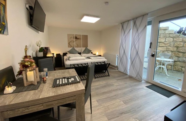 1,5 Zimmer Apartment in S-Bahn Nähe, 35 qm, max 4 Pers, zentral, private Terasse, Internet 250 MBit
