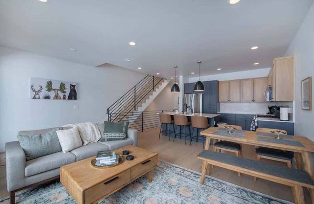 1,750sq 3BR! 2 Car Heated Garage + King Master CB1