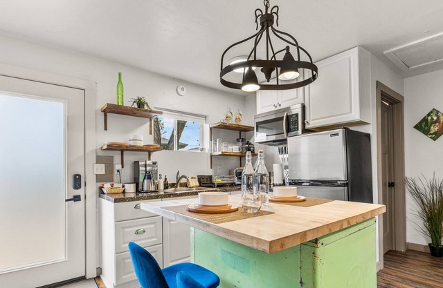 1 bdrm Guesthouse close to Snowbowl!
