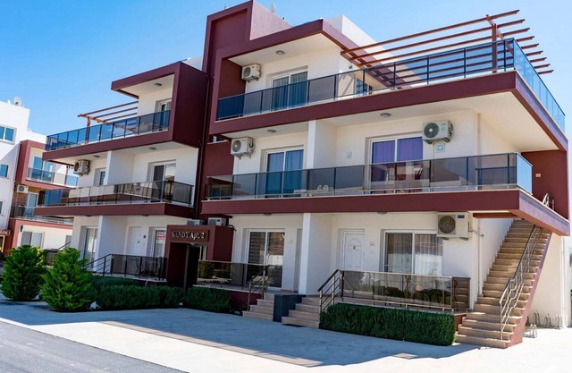 1 Bedroom Apartment 300 metres from the sandy beach