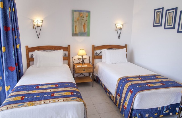 1 Bedroom Apartment Sleeps 4 Club Cala Blanca