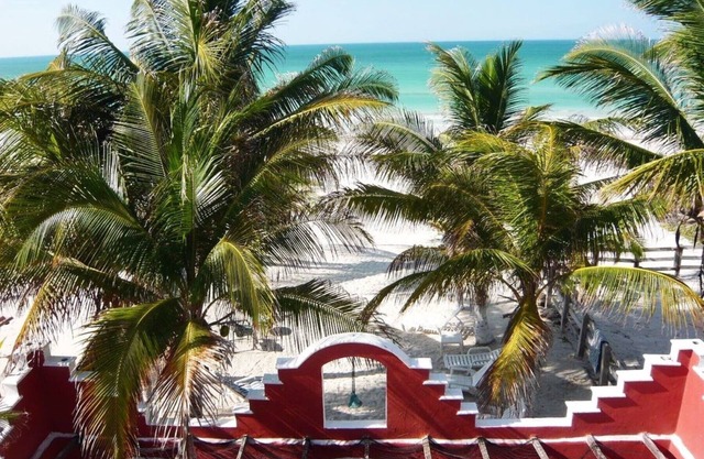 1 Bedroom Beachfront Penthouse for 4 Guests, Wifi, beachfront terrace, Balcony,