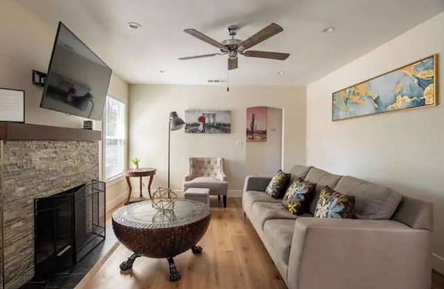 1 Bedroom Home with Home Office