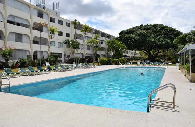 1 Bedroom resort apartment, swimming pool, laundrate, kitchen
