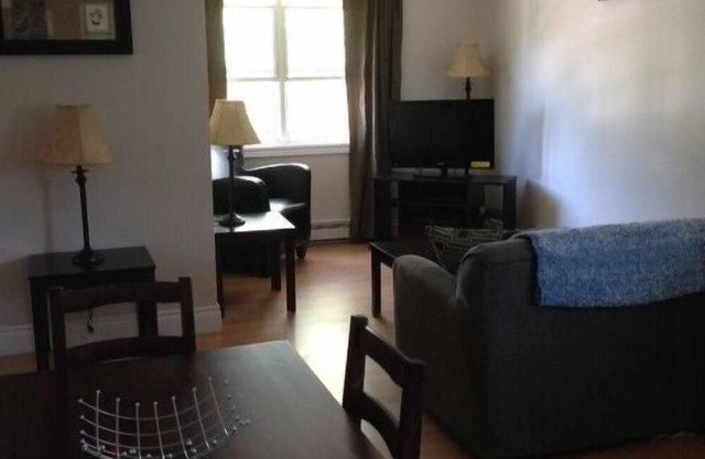 1 bedroom suite with downtown convenience