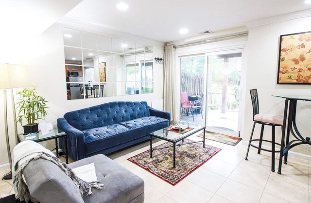 1 BR Basement Apart walk 13M Metro/Drive 5M IAD