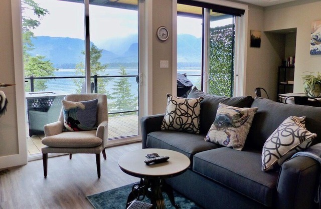 1 BR - Oceanfront - Pet Friendly - Sleep up to 4