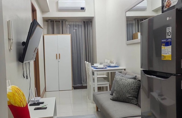 1 BR unit w/Balcony located in prime location in Pasay mall of Asia near airport