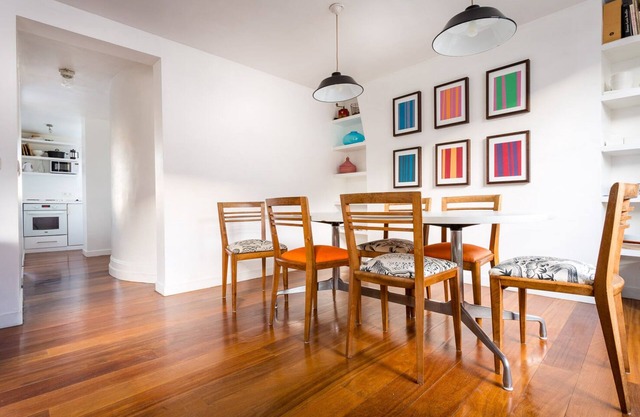 1 BR Upper Marais with A/C