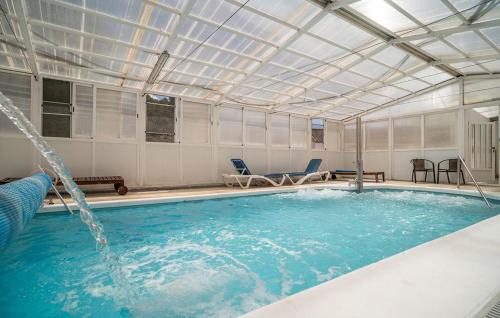 1- Casa Rural con Piscina Climatizada
