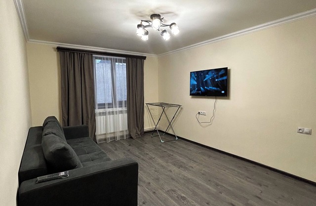 1 Cosy Apartment Near Airport EVN