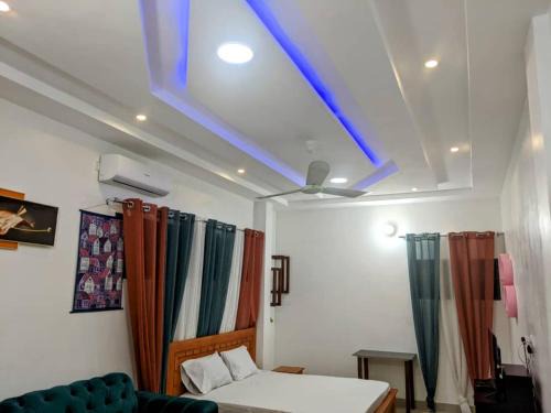1 grand studio climé meublé