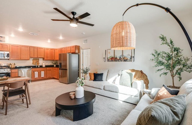 1 Mi to Dtwn Flagstaff Condo with 2 Balconies!