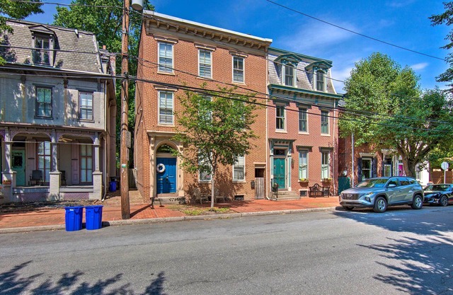 1 Mi to Dtwn: Historic Harrisburg Home