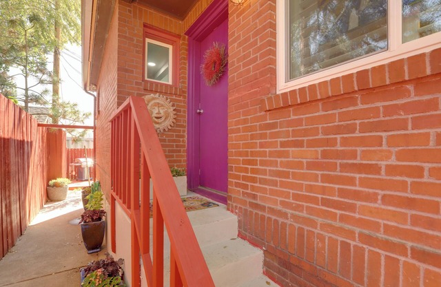 < 1 Mi to Midtown: Pet-Friendly Apt in Reno