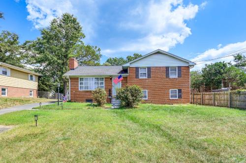 1 Mi to Mount Vernon! Family Home with Large Yard