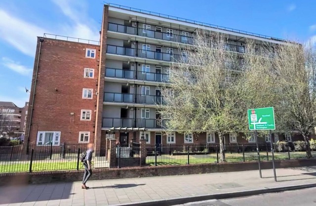 1 min walk to Stockwell Station Bright and modern flat in a prime London.