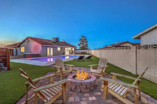 1 Story, 3 BR Home w Hot tub, Pool Grill, Firepit