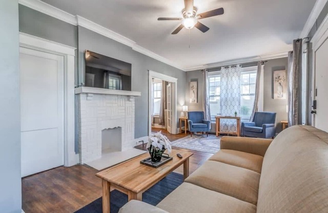10 Min to U of Memphis-Rozelle Retreat Right Unit