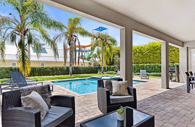 10 Mins Disney/Private Pool and Hot Tub/Games Room/Arcades/XBox/5000sqft!/Wifi