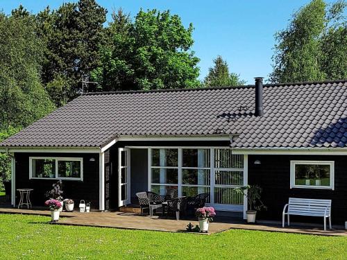 10 person holiday home in Løgstør-By Traum