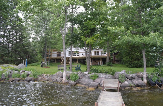 100 ft lakefront cottage