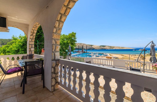 100 m² Apartment ∙ 2 bedrooms ∙ 6 guests