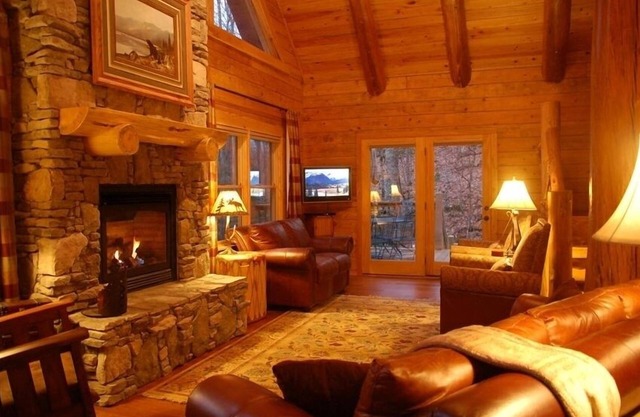 100 off weeknights. Deluxe Log Home near Cataloochee. Mt. view. Hot Tub. Game rm