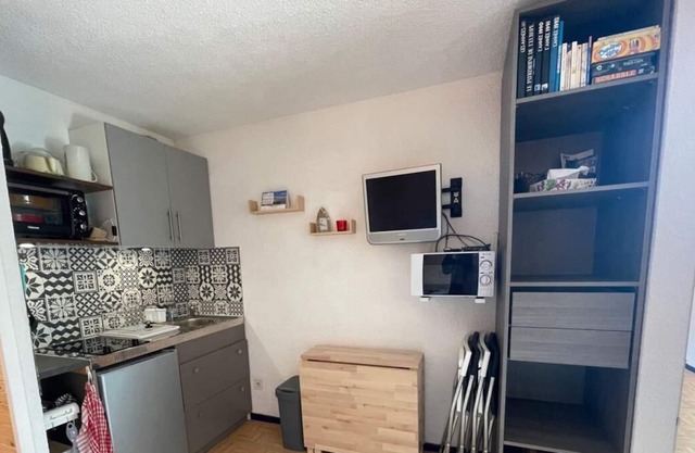 100m from shops, 2nd floor, balcony, tv, 17m², Pra Loup