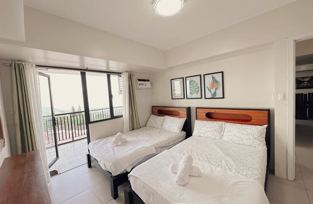 10F Tagaytay 2BR HUGE Balcony w/TAAL View Netflix