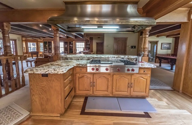 10k Sq. Ft. Luxury Tahoe Mansion 6Bd in Main house & 4Bd in guesthouse