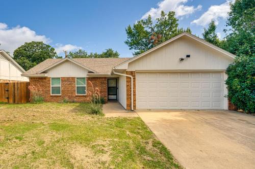 11 Mi to Lewisville Lake Family Home in Denton