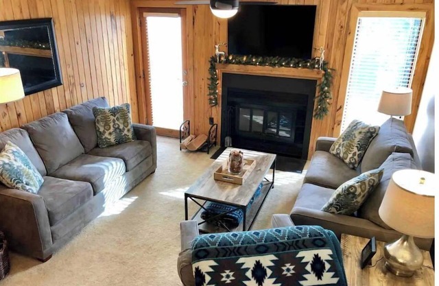 11 Powderidge, Snowshoe, WV - Slopeside Serenity