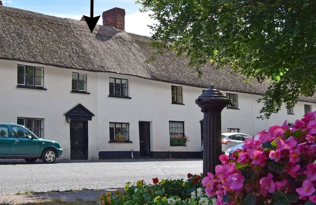 11 THE GREEN, pet friendly, with open fire in Otterton