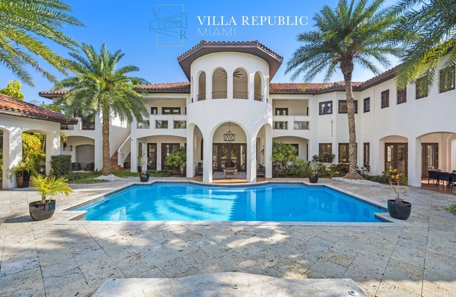 11br Villa Calabassa on the Water