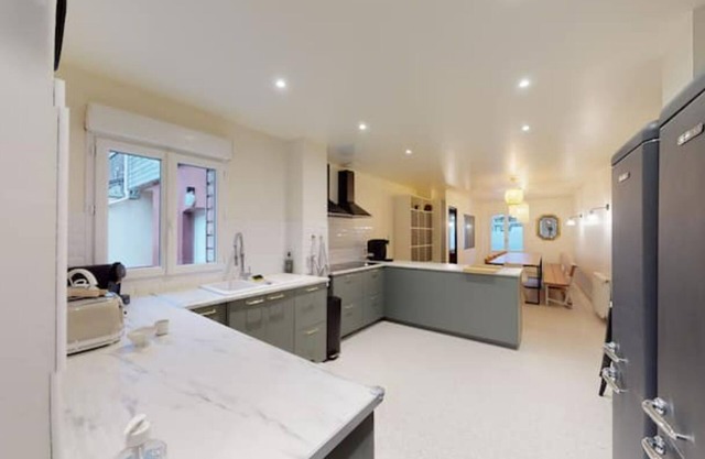 12-bedroom house in the heart of Le Havre - max. 27 people