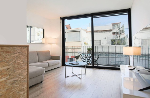 12 Chic and Central Apt. with balcony in Gracia