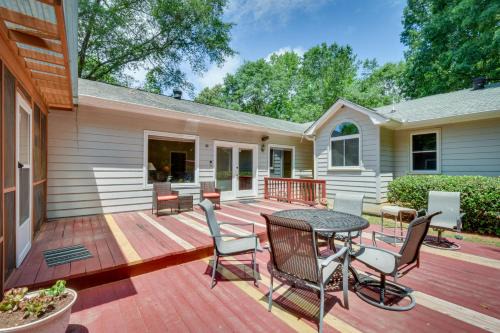 12 Mi to UGA Campus Spacious Group Getaway!