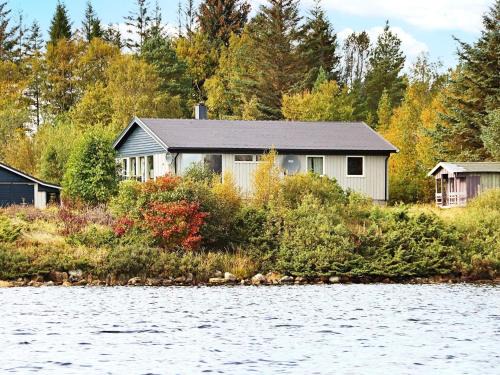 12 person holiday home in Kvenvær