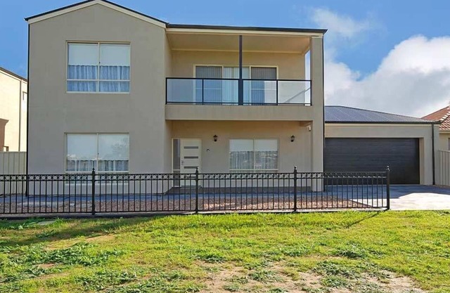 12A Billabong Rd - Contemporary holiday living opposite the golf course