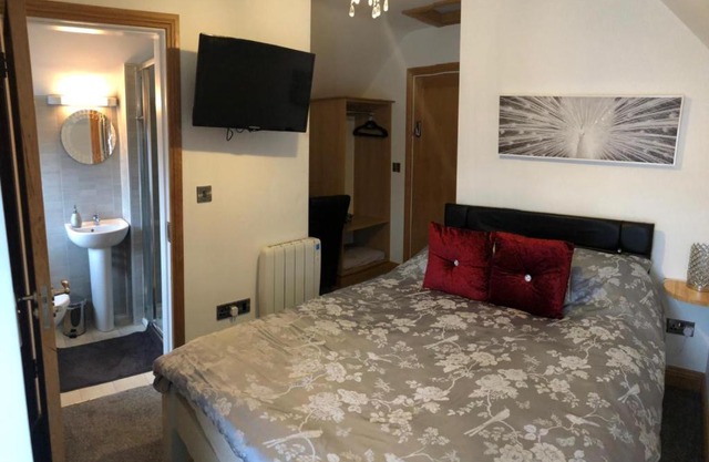 12A Main Street Kenmare Room 4