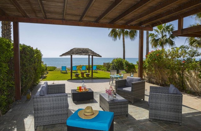 Beachfront Meneou 