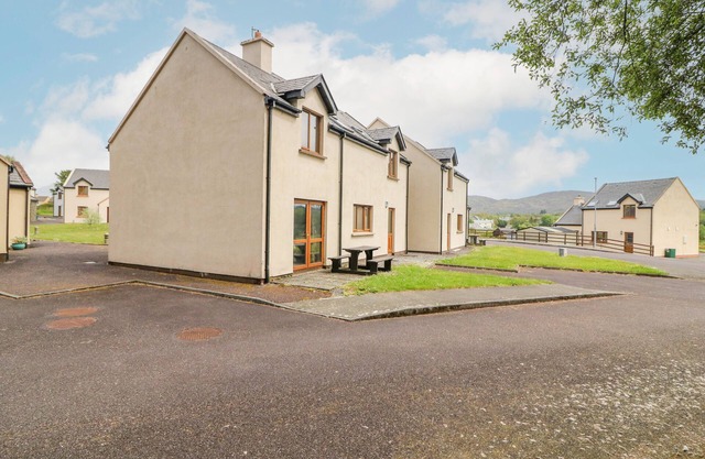 14 SNEEM LEISURE VILLAGE, pet friendly in Sneem, County Kerry