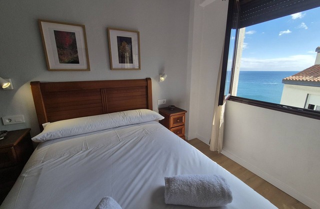 14A11 Apartment with views in Lastres